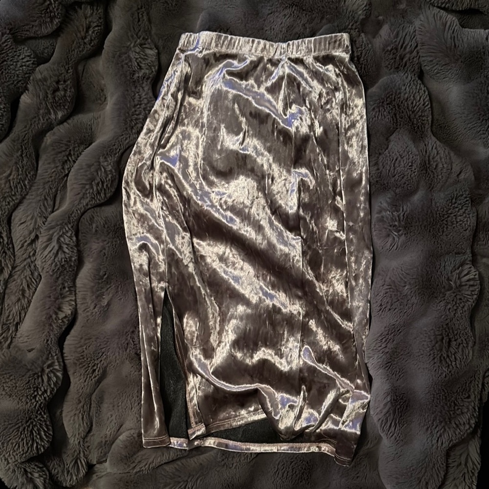 Chic Velvet Skirt with Side Slit